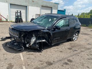 2018 Jeep Compass Latitude 4x4 - Exterior Front Left Corner Image